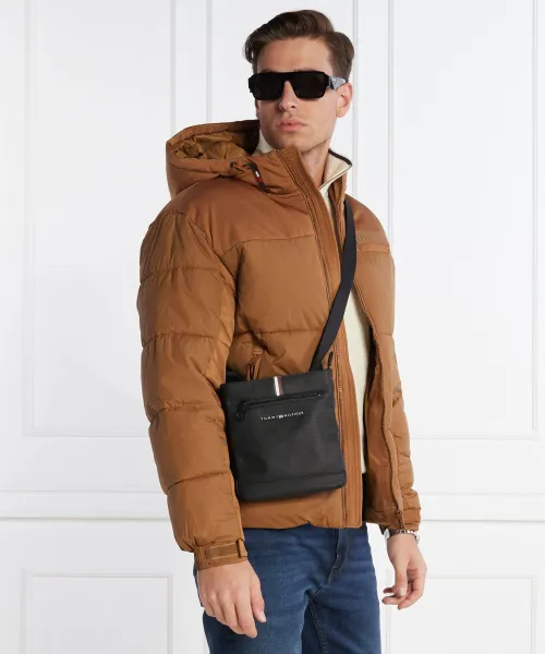 Τσάντα reporter TH ESSENTIAL MINI CROSSOVER Tommy Hilfiger μαύρο
